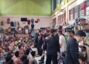   JALANNYA Razia di Lapas Kelas II A Labuhan Ruku sebagai langkah pencegahan peredaran barang terlarang di dalam lingkungan lapas . Waspada/Ist