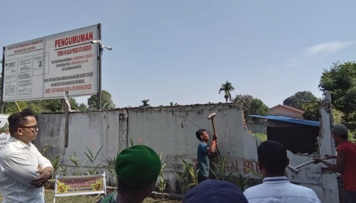 Pembongkaran Tembok Sengketa Di Yuu At Contempo Diwarnai Kericuhan