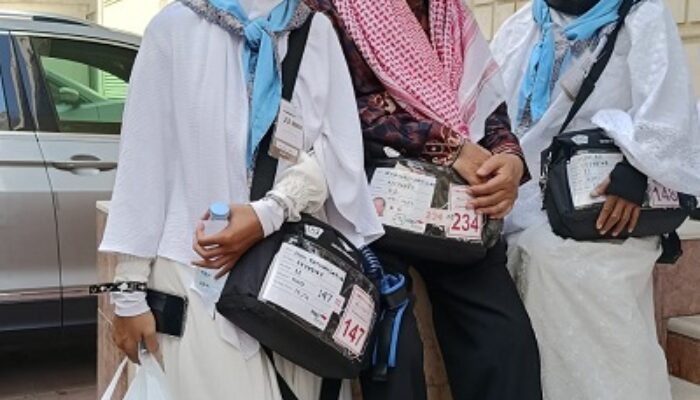 Tiba Di Makkah Dini Bahagia Dampingi Ibu Berhaji Gantikan Sang Ayah