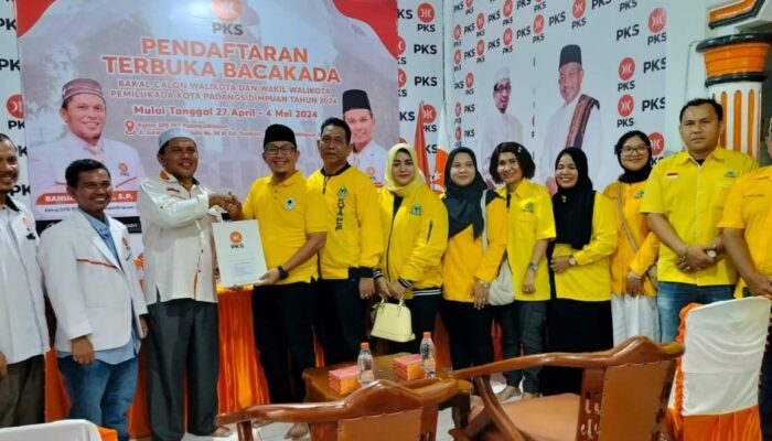 Irsan Ambil Formulir Ke PKS Sidimpuan, Disambut Gembira Para Pengurus Inti