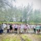 Aksi tanam 100 bibit mangrove juga diikuti pegawai PLN Unit Pelaksana Pelayanan Pelanggan (UP3) Padang Sidimpuan di Pantai Muara Opu, Kabupaten Tapanuli Selatan, Sumatera Utara.