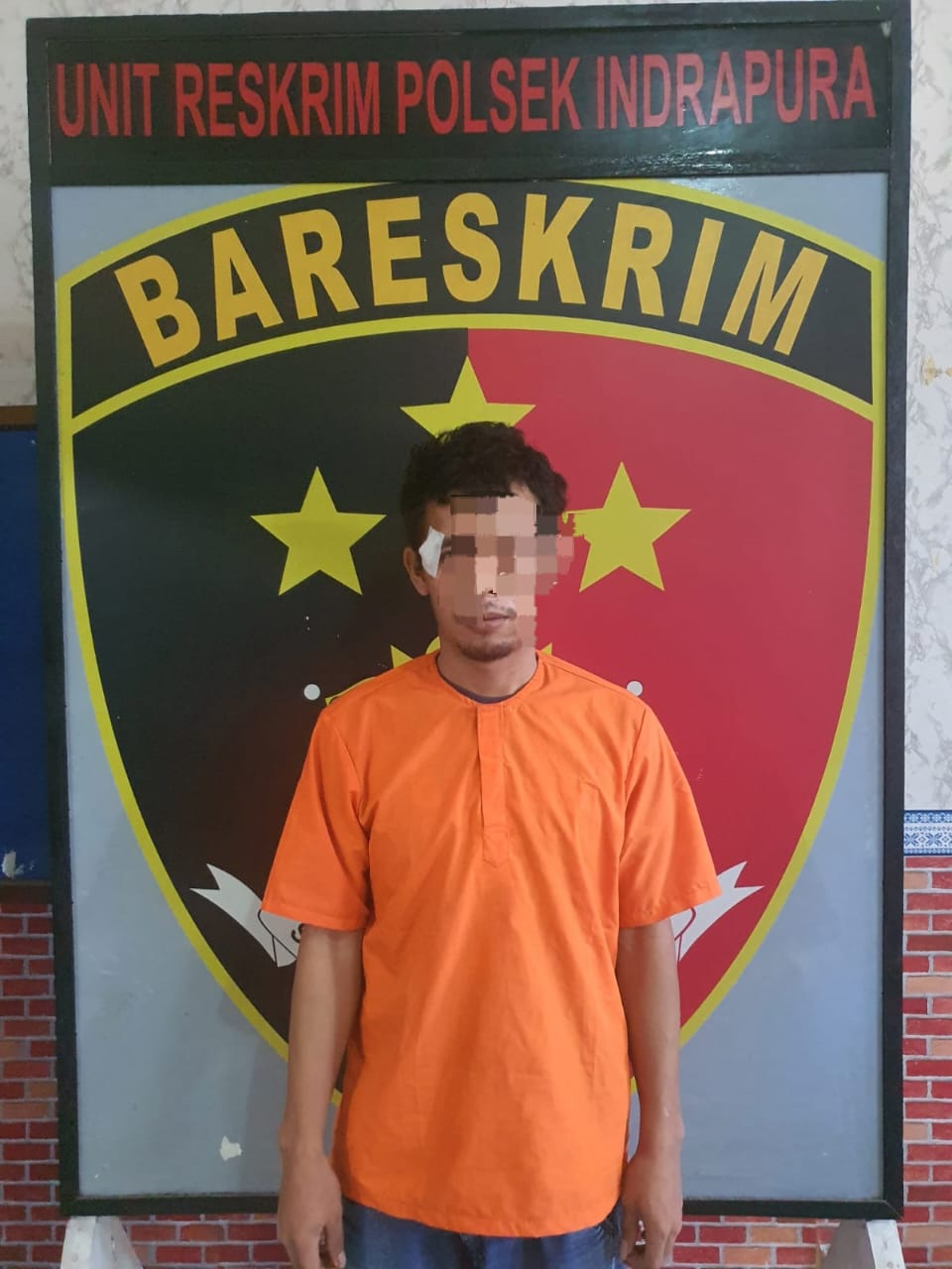 Gegara Tak Senang Dilihat, Bacok Tetangga