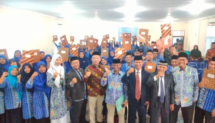 86 Guru Muhammadiyah Asahan Terima SK Pegawai Tetap