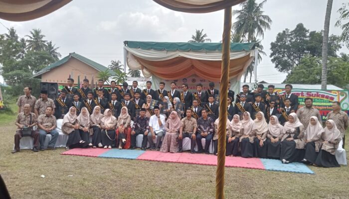 Pelepasan 97 Siswa Kelas XII SMK SPP SNAKMA Berlangsung Meriah