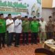 KETUA DPW PPP Sumut, Jafaruddin Harahap, SPd, MSi, berfoto bersama jajaran pengurus pada acara Halal Bi Halal (HBH) dan Rapat Koordinasi Wilayah (Rakorwil) Pemilihan Kepala Daerah di Hotel Madani Jalan Sisingamangaraja Medan, Rabu (8/5/2024). Waspada/ist