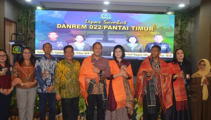 Acara Lepas Sambut Danrem 022/PT Penuh Keakraban