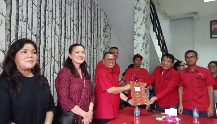 Poltak Sitorus Dan Gaga Naiborhu Resmi Daftar Ke DPC PDI Toba