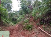 Di Mandailing Natal, Banjir Dan Longsor Putus Akses Menuju 6 Desa