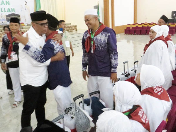 Bupati Ja’far Sukhairi Lepas Calhaj Madina Menuju Madinah