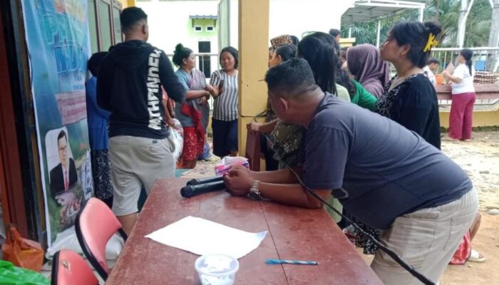 Kapolsek Danau Paris Pantau Distribusi GPM Di Perbatasan Aceh-Sumut