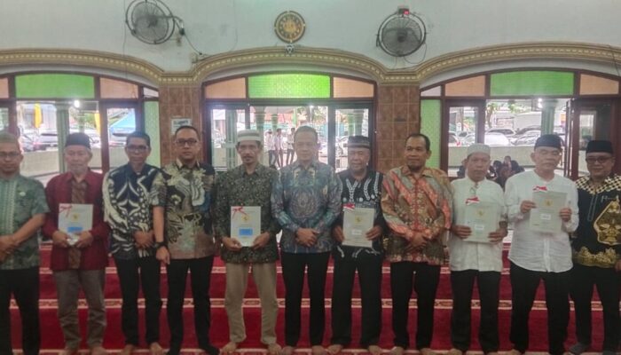 Dirjen PHPT Kementrian ATR/BPN Serahkan Sertifikat Wakaf ke Sejumlah Rumah Ibadah dan TPU di Sumut