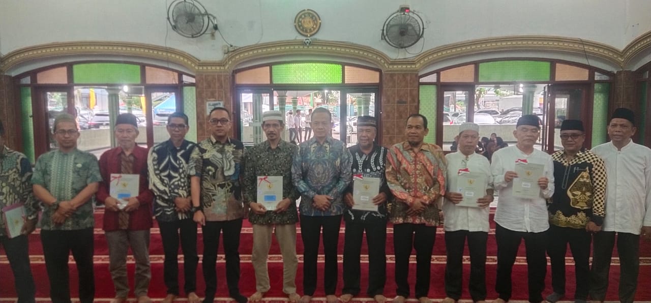 Dirjen PHPT Kementrian ATR/BPN Serahkan Sertifikat Wakaf ke Sejumlah Rumah Ibadah dan TPU di Sumut