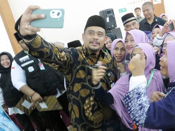 Nyetir Mobil Sendiri, Wali Kota Bobby Nasution Lepas 356 Calhaj Kloter 4 Medan