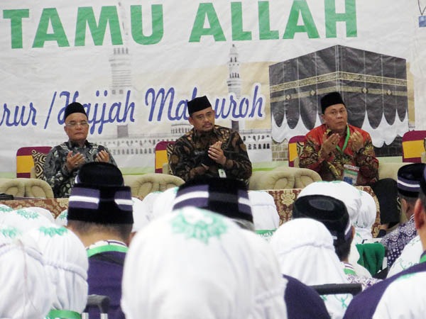 Nyetir Mobil Sendiri, Wali Kota Bobby Nasution Lepas 356 Calhaj Kloter 4 Medan Nyetir Mobil Sendiri, Wali Kota Bobby Nasution Lepas 356 Calhaj Kloter 4 Medan