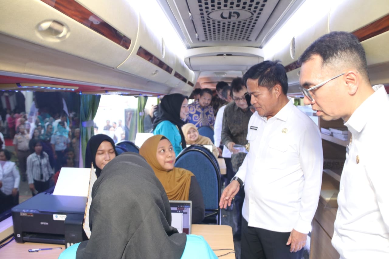 Pj. Gubsu Luncurkan Bus Perizinan Berusaha