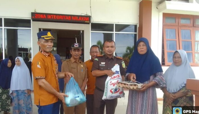 Masyarakat Singkil Utara Datangi Kantor Kejari Singkil, Serbu Pangan Murah