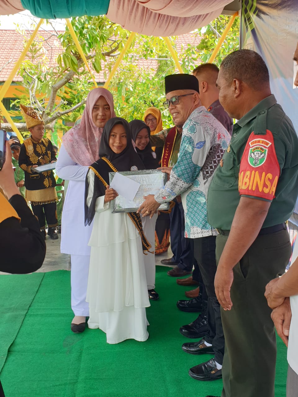 54 Siswa-siswi MIN 8 Abdya Ikuti Wisuda Tahfidz Angkatan Ke-4 54 Siswa-siswi MIN 8 Abdya Ikuti Wisuda Tahfidz Angkatan Ke-4