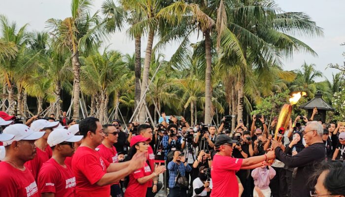 Sambut Obor Api Untuk Rakernas Di Ancol, Komarudin Bacakan Puisi