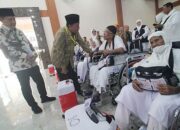 Delay 5 Jam, Foto-foto Jamaah Calhaj Kloter 11 Menunggu Di Asrama Haji Medan