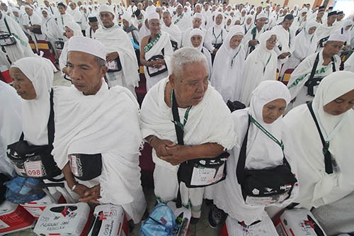 Delay 5 Jam, Foto-foto Jamaah Calhaj Kloter 11 Menunggu Di Asrama Haji Medan