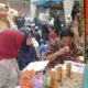 Yayasan, orang tua siswa, dan Pengawas SD saat memberi penilaian pada salah satu stand project pada kegiatan science and robotic fair. Waspada/Ist