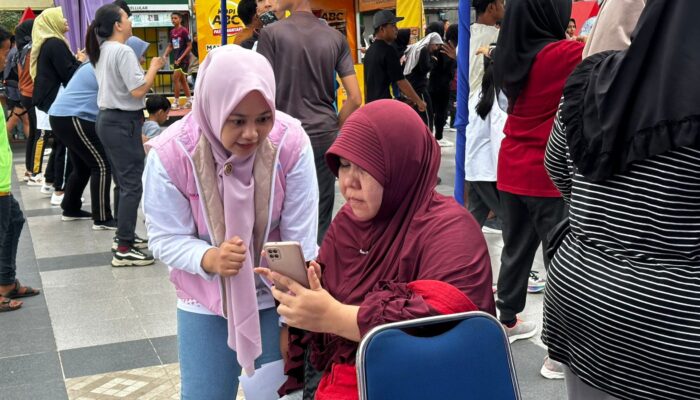 Srikandi PLN Kampanyekan PLN Mobile Di HUT Tabagsel Share Indonesia Ke-2