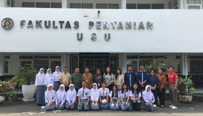 KIR SMAN 1 Medan Bereduwisata ke Laboratorium, Rumah Kasa, Dan Teaching Farming Di Fakultas Pertanian USU
