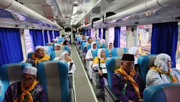 Rombongan Jemaah Haji Kabupaten Labuhanbatu Naik Kereta Api Jadi Sejarah KAI