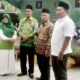 KEPALA Kantor Kementerian Agama Kota Medan Dr H Impun Siregar MA,saat menghadiri acara Khataman dan Perpisahan siswa kelas 6 MIN 1 Medan. Waspada/ist