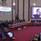 JURU bicara Fraksi PKS DPRD Medan, Abdul Latief Lubis dalam rapat paripurna penyampaian pandangan fraksi terhadap Ranperda Kota Medan tentang Revisi Peraturan Daerah Nomor 6 Tahun 2015 tentang Pengelolaan Persampahan, Selasa (14/5). Waspada/yuni naibaho