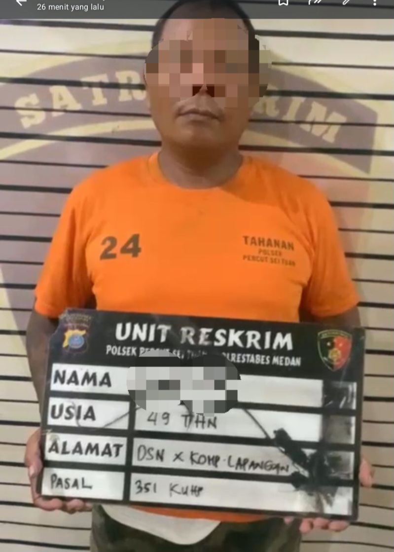 PRIA berinisial K ,49, warga Komplek Lapangan Dusun X Desa Sampali, Kecamatan Percut Seituan, ditangkap oleh personel Reskrim Polsek Percut Seituan, beberapa jam setelah membacok seorang warga. Waspada/ist