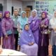 SEJUMLAH guru, dan para alumni berfoto bersama usai Halal bi halal (HBH) Ikatan Keluarga Alumni (IKAL) SMA Negeri 6 di Ballroom Hotel Madani Jl. Amaliun, Sabtu (4/5).Waspada/ist