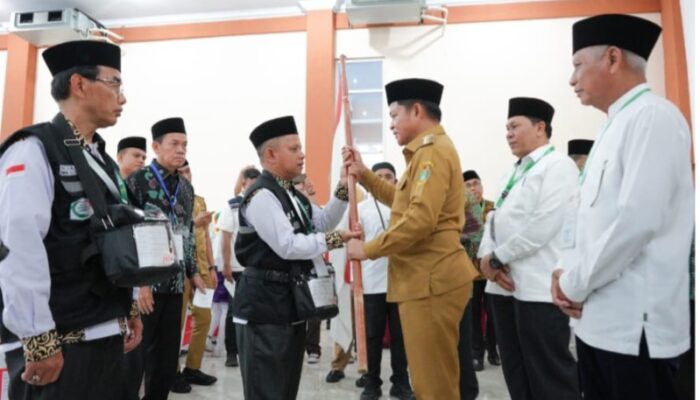 Lepas Kloter 1 Pj Gubsu Ingatkan Calhaj Jaga Kesehatan