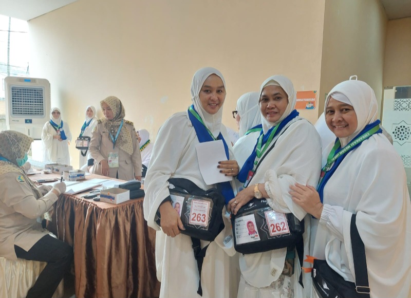 358 Calhaj Asal Madina Ke Tanah Suci Seorang Tunda Berangkat