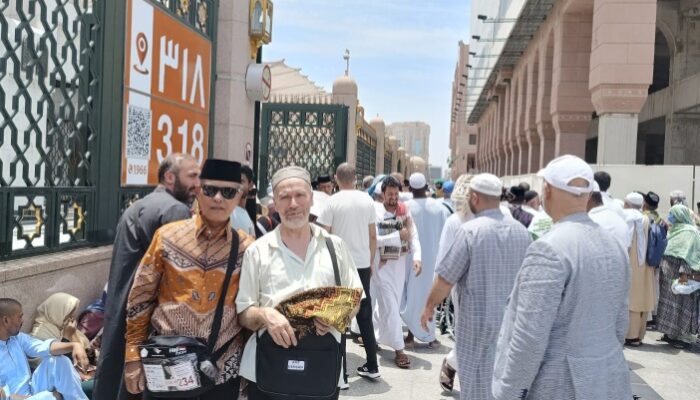 Calhaj Embarkasi Medan Di Madinah Shalat Jumat Perdana