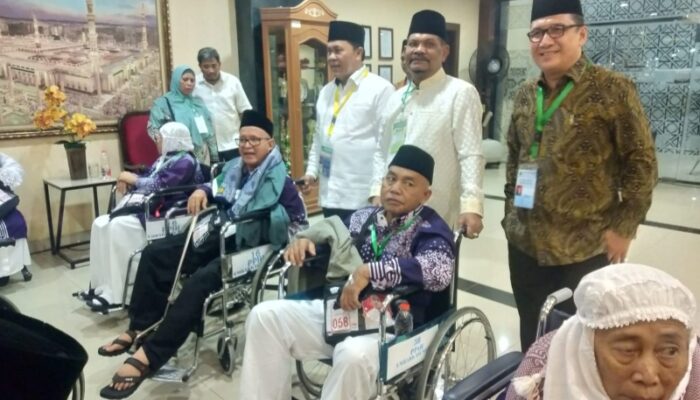 Ketua IPHI Sumut Dan Kakanwil Kemenagsu Lepas Calhaj 356 Kloter 8