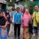 WARGA Jl. Mantri, Kel. Aur mengucapkan terima kasih kepada Tirtanadi yang telah mengatasi gangguan pasokan air di rumah mereka, Selasa (21/5) pagi. Waspada/Ist