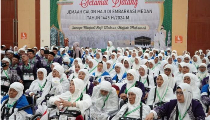 Pemkab Deliserdang Berikan Cendramata Untuk Calhaj