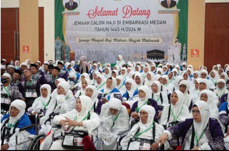 Pemkab Deliserdang Berikan Cendramata Untuk Calhaj