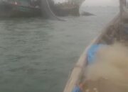 Nelayan Kecil Halau Empat Kapal Pukat Teri Lingkung Menangkap Ikan Di Zona I