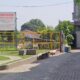 Taman ilegal di depan perumahan Yuu At Contempo yang tidak dibongkar. Waspada/ist