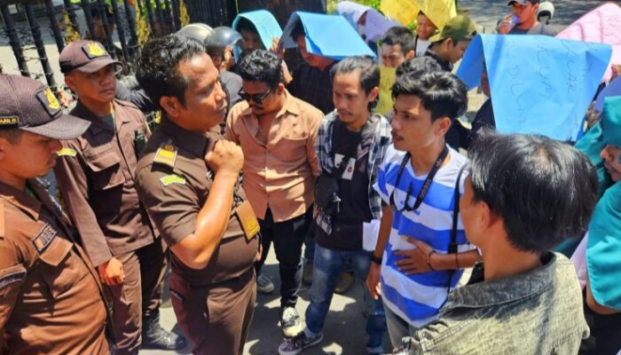 Unjukrasa Di Kejatisu, AMAK Minta Kajari Labusel Dicopot Diduga Tebang Pilih Tangani Korupsi