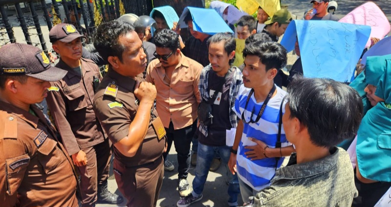 Unjukrasa Di Kejatisu, AMAK Minta Kajari Labusel Dicopot Diduga Tebang Pilih Tangani Korupsi