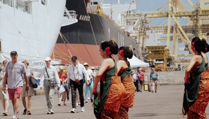 Dongkrak Ekonomi Dan Pariwisata, SPMT Layani Kapal Pesiar Sandar Di Pelabuhan