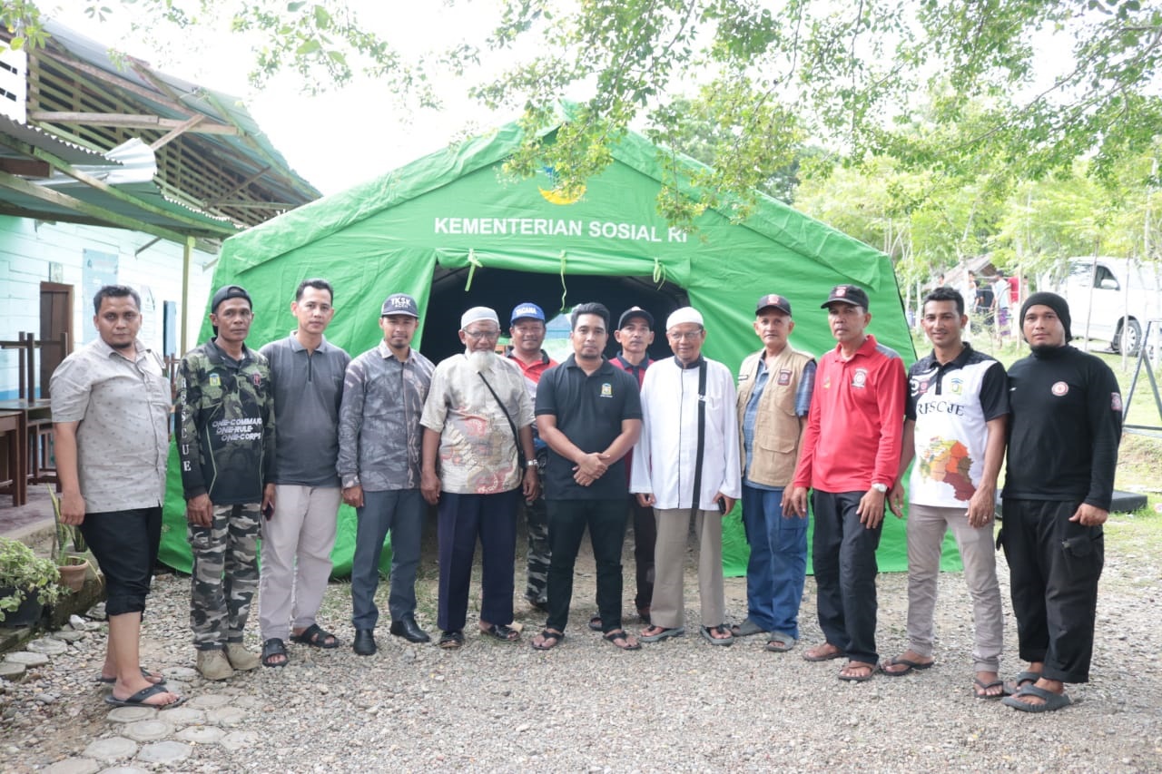 Pemkab Aceh Besar Dirikan Tenda Darurat Untuk Sekolah SDIT Ar-Rabwah Pemkab Aceh Besar Dirikan Tenda Darurat Untuk Sekolah SDIT Ar-Rabwah