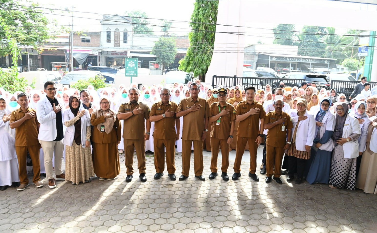 Pj Bupati Tekankan Etos Kerja Dan Integritas Dalam Pelayanan Kesehatan Pj Bupati Tekankan Etos Kerja Dan Integritas Dalam Pelayanan Kesehatan