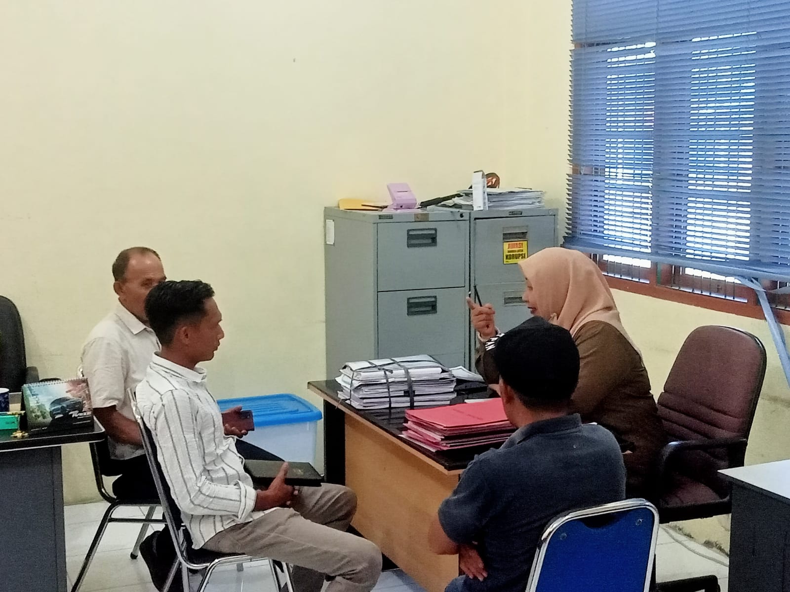 Warga Labrak Inspektorat, Desak Audit Dugaan Penyimpangan Dana Desa Paloh Lada Warga Labrak Inspektorat, Desak Audit Dugaan Penyimpangan Dana Desa Paloh Lada