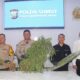 Kapolres Madina AKBP Arie Sofandi Paloh SH SIK didampingi Wakapolres Kompol Marluddin beserta PJU lainnya saat jumpa pers dengan wartawan, Rabu, (15/05). Waspada/Ali Anhar Harahap