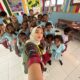 Brigpol Puput, Polwan Polres Padangsidimpuan, saat pengabdian “Ekspedisi Sapa Papua” di Friwen, Raja Ampat, Papua Barat. (Waspada/Ist)