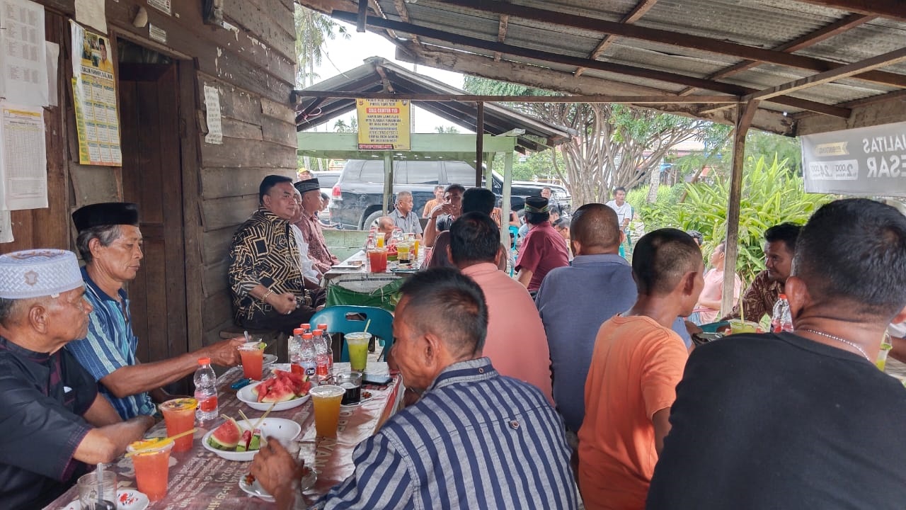 Salim Fakhry Blusukan Minta Restu Dan Dukungan Bacabup Agara, Disambut Antusias Warga Salim Fakhry Blusukan Minta Restu Dan Dukungan Bacabup Agara, Disambut Antusias Warga
